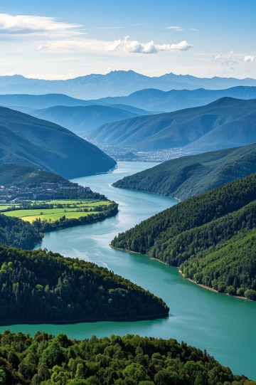 山间河流自然风光全景
