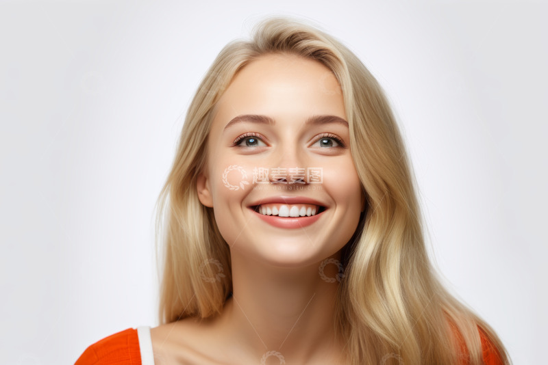 高清大图下载【趣麦麦图】金发女子微笑肖像