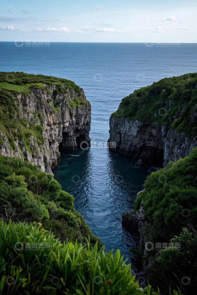 高清大图下载【趣麦麦图】海岸边岩石与绿植的自然景观