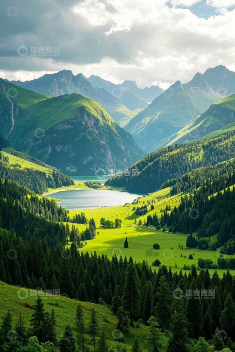 高清大图下载【趣麦麦图】山间湖泊与葱郁森林风景