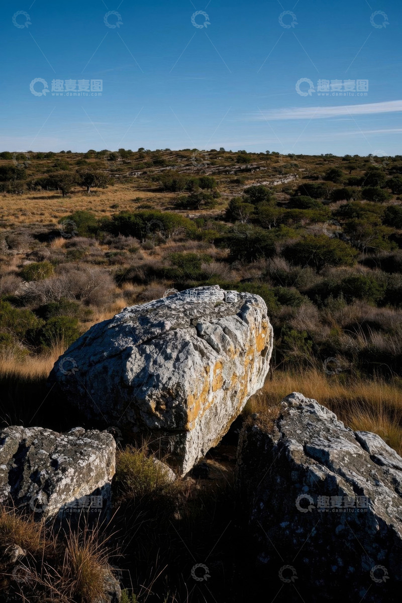 高清大图下载【趣麦麦图】户外荒野中的巨大岩石景观