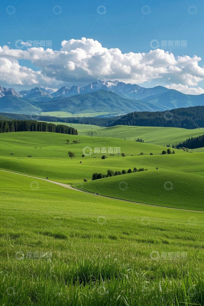 高清大图下载【趣麦麦图】户外绿色草原与远山风景