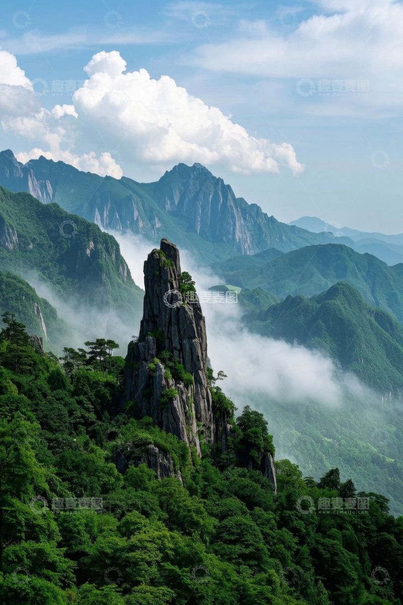 高清大图下载【趣麦麦图】青山云海间的巍峨山峰景观