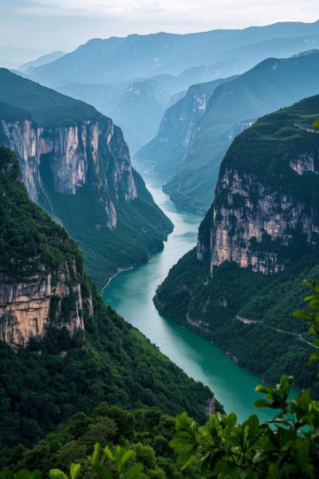 山谷河流自然风光全景