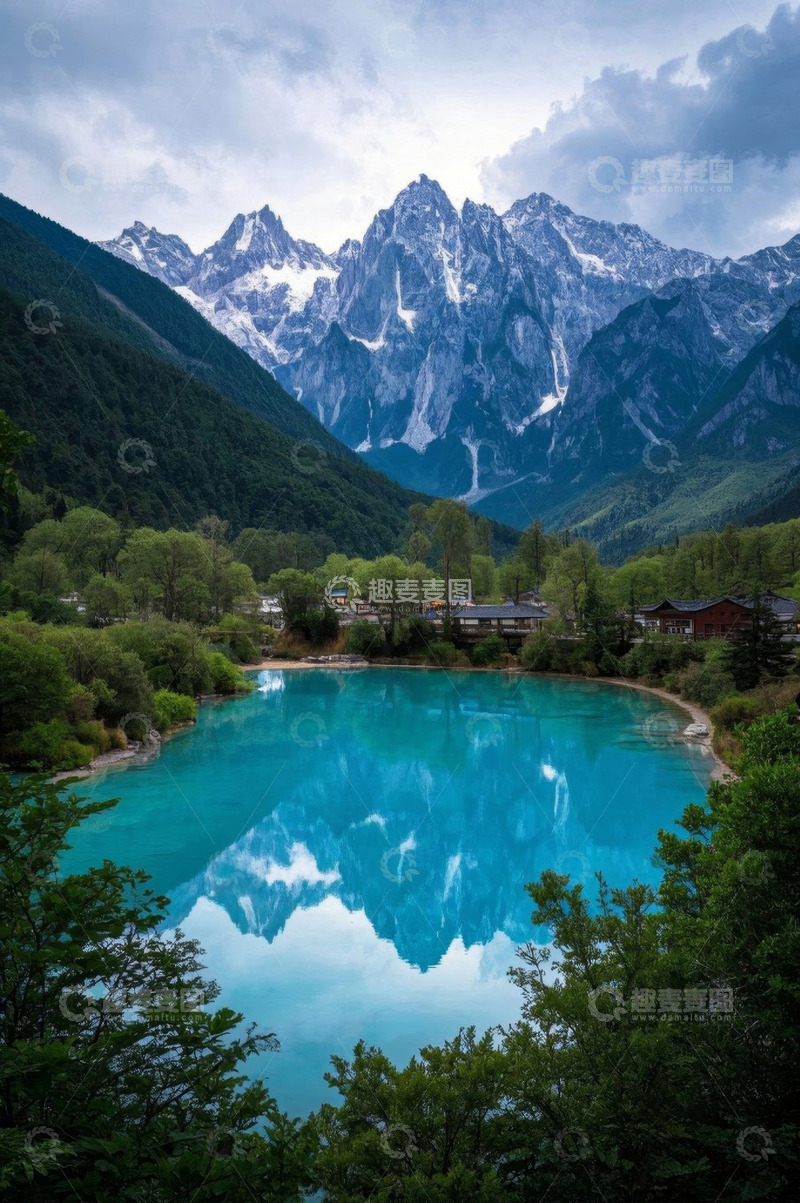高清大图下载【趣麦麦图】玉龙雪山下的蓝湖风光