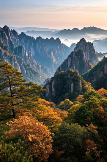 安徽黄山秋日山景