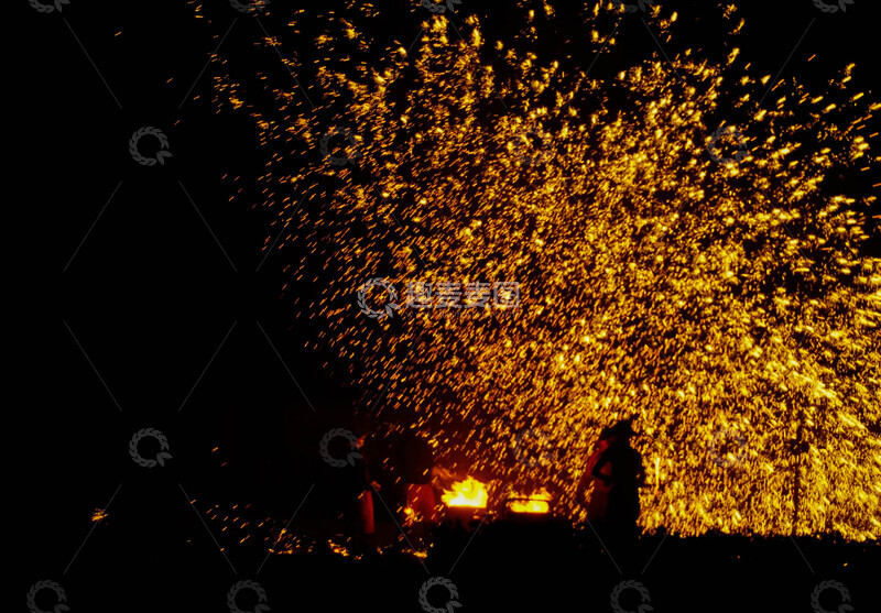 高清大图下载【趣麦麦图】打铁花表演火花四溅