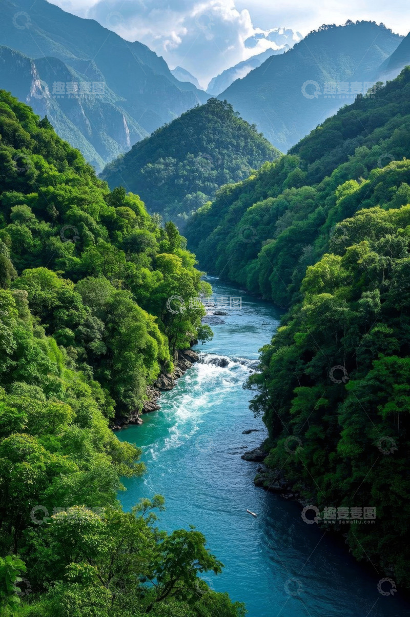 高清大图下载【趣麦麦图】山间河流与茂密森林景观