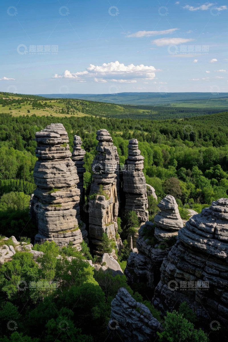 高清大图下载【趣麦麦图】山间林立的岩石自然景观