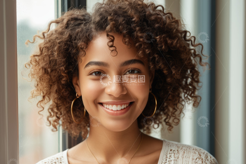 高清大图下载【趣麦麦图】微笑女性肖像特写