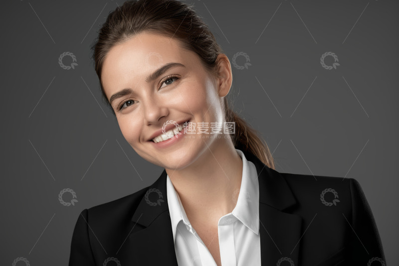 高清大图下载【趣麦麦图】微笑女商人职业肖像