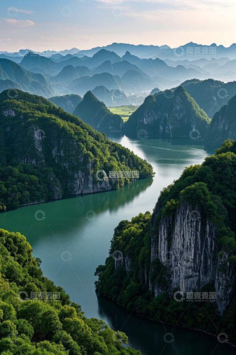 高清大图下载【趣麦麦图】山水相依的自然风光全景