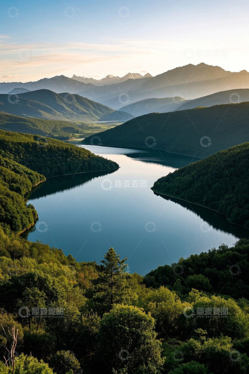 高清大图下载【趣麦麦图】山间湖泊与森林自然风光