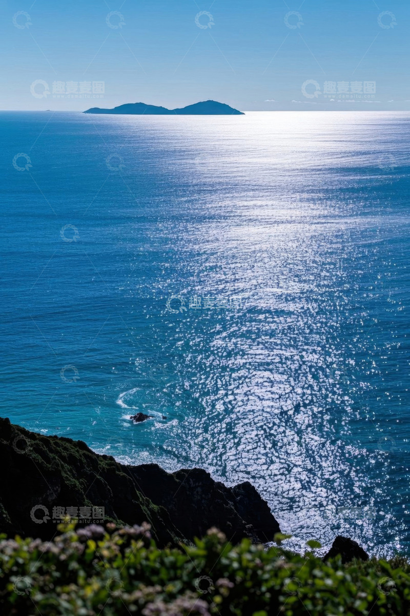 高清大图下载【趣麦麦图】蓝色大海与远处海岛风景
