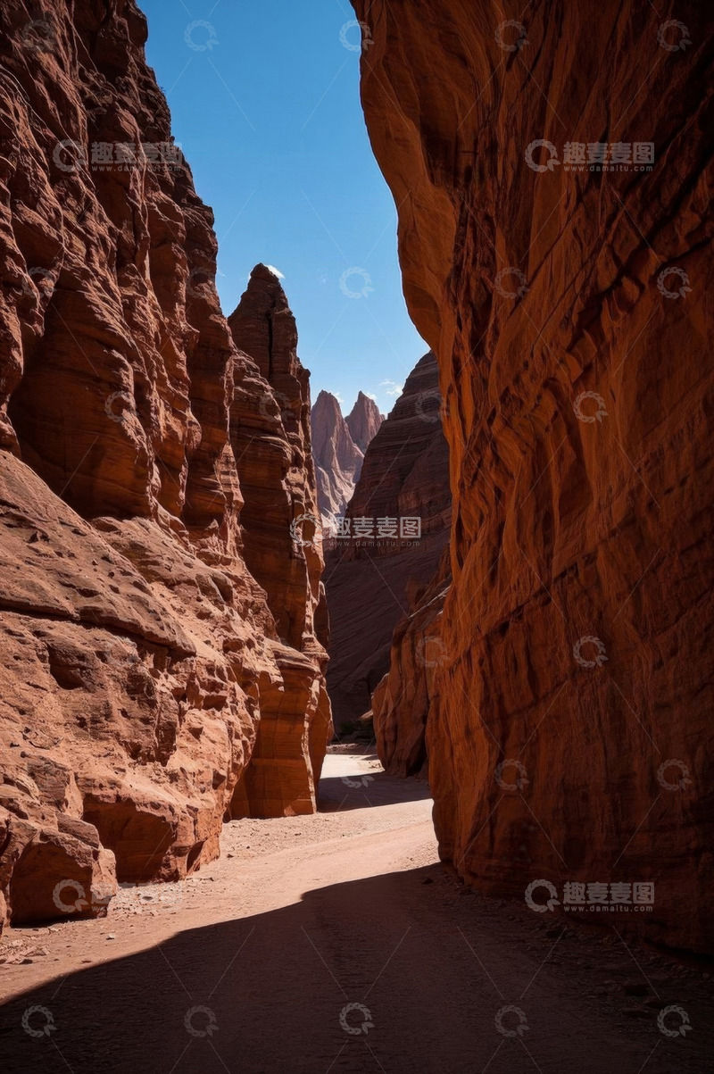 高清大图下载【趣麦麦图】峡谷中的红色岩石景观