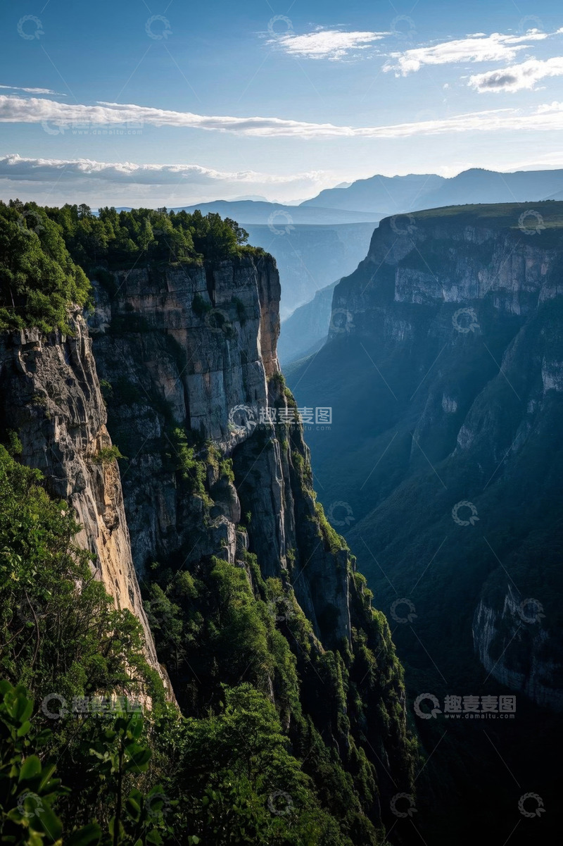 高清大图下载【趣麦麦图】壮丽峡谷与葱郁山峦景观