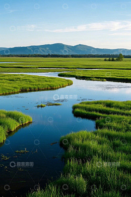 草原河流与远山自然景观
