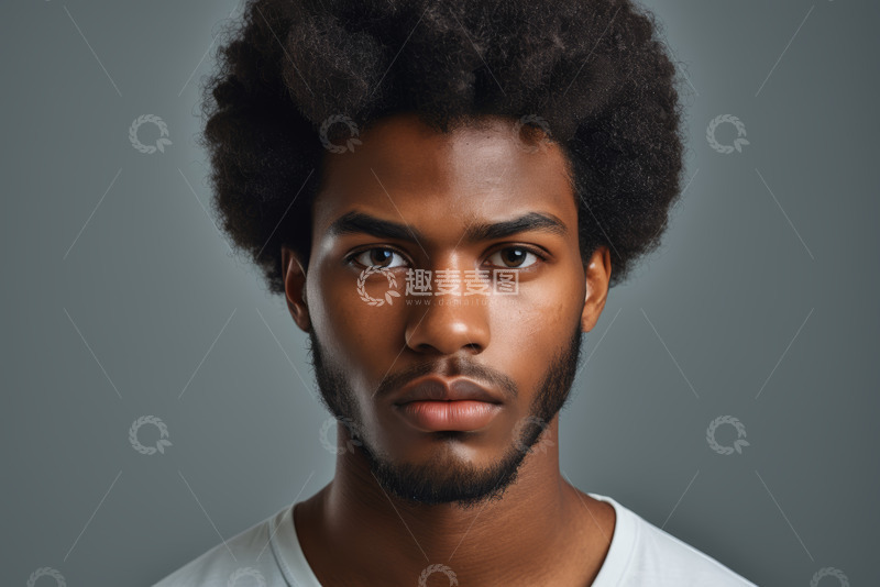 高清大图下载【趣麦麦图】年轻黑人男子正面肖像