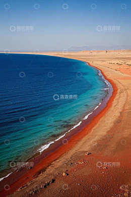 沙漠边缘蓝色海域风光