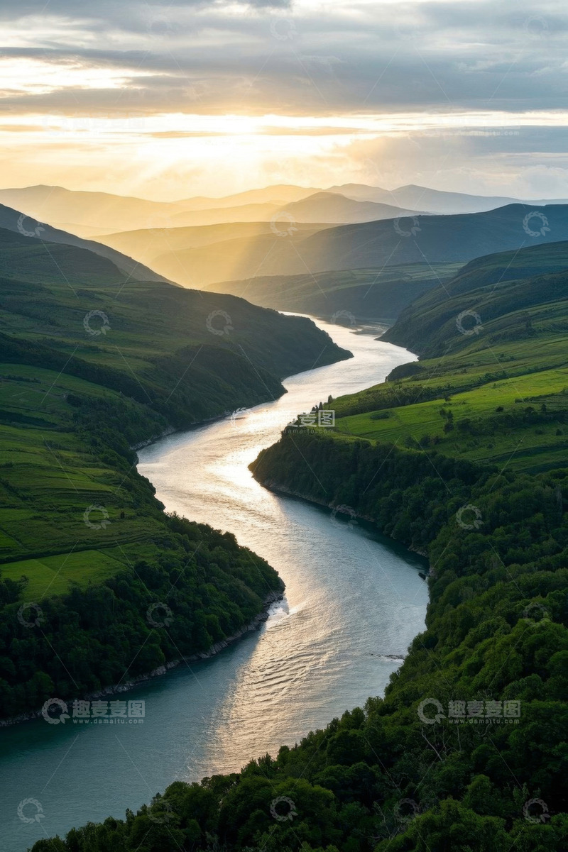 高清大图下载【趣麦麦图】山谷间蜿蜒流淌的河流风光