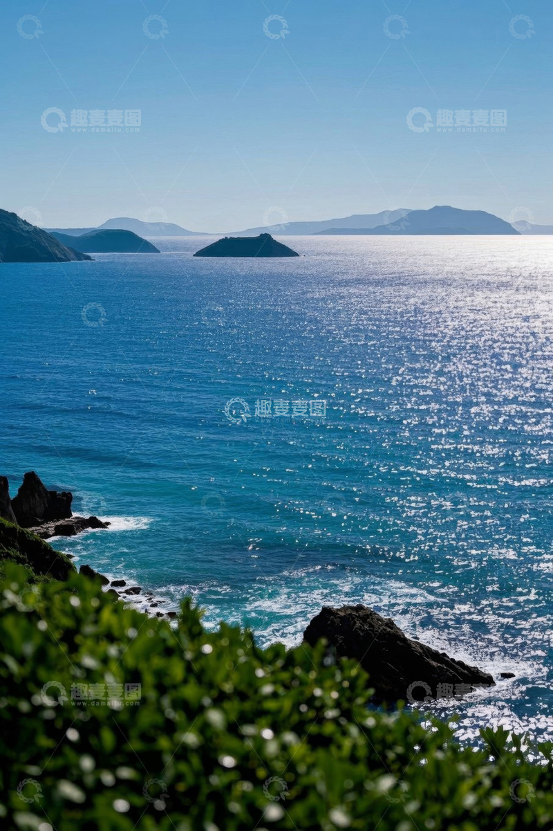 高清大图下载【趣麦麦图】蓝色海洋与远处岛屿景观