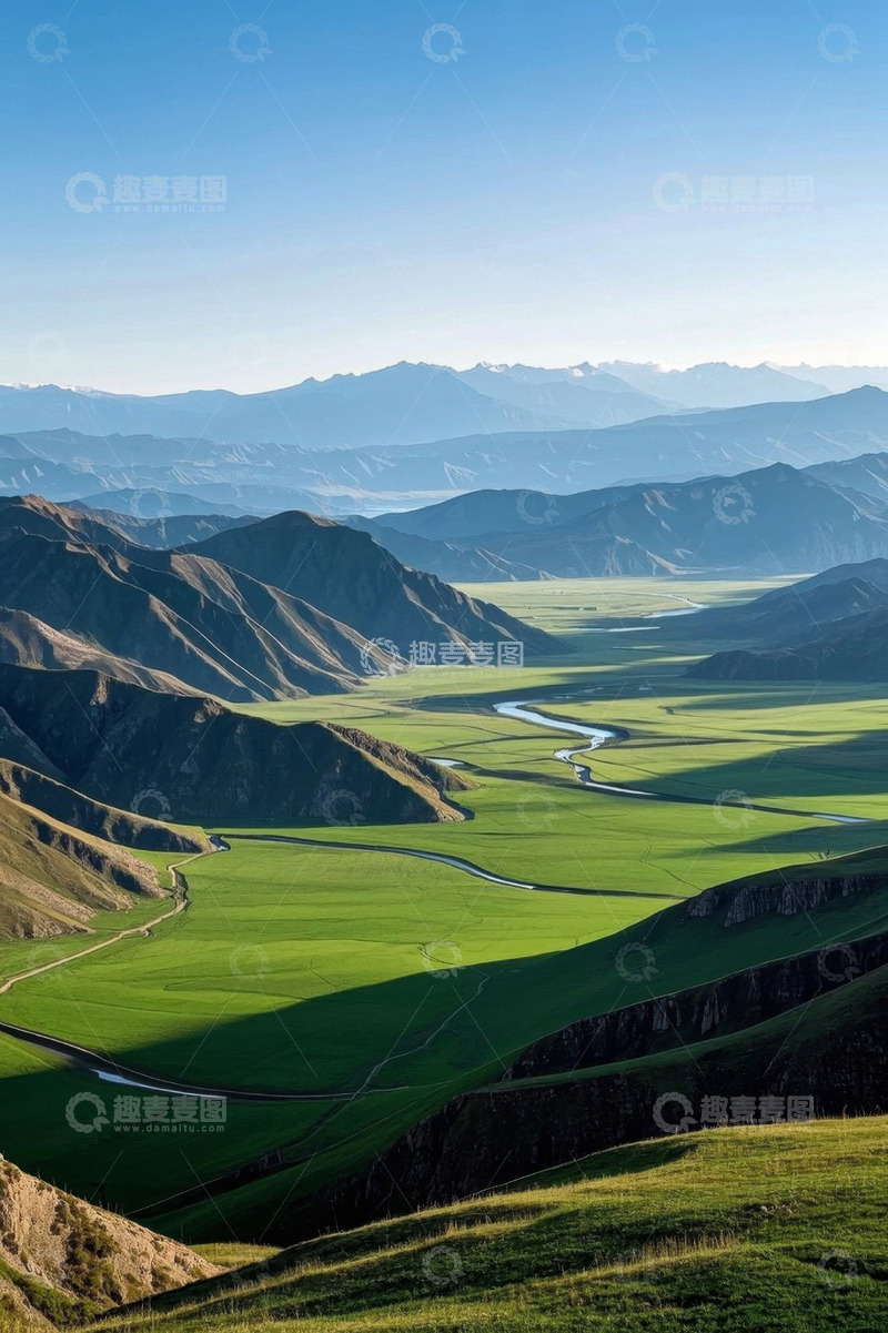高清大图下载【趣麦麦图】草原山谷与远山风景
