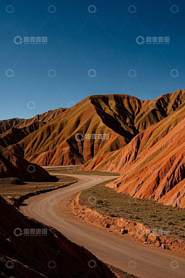 山间蜿蜒公路自然风光