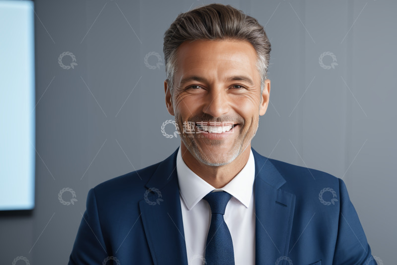 高清大图下载【趣麦麦图】微笑商务男士正面肖像