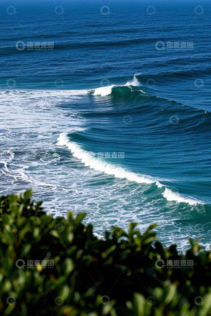 高清大图下载【趣麦麦图】蓝色海洋翻涌的白色浪花