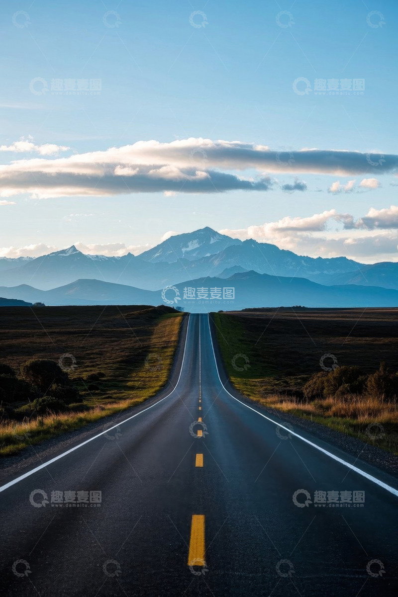 高清大图下载【趣麦麦图】户外公路与远处山脉景观