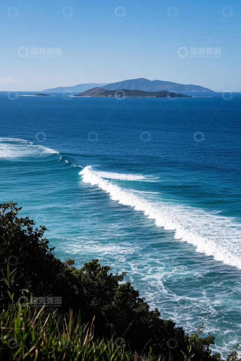 高清大图下载【趣麦麦图】蓝色海洋与远处岛屿景观