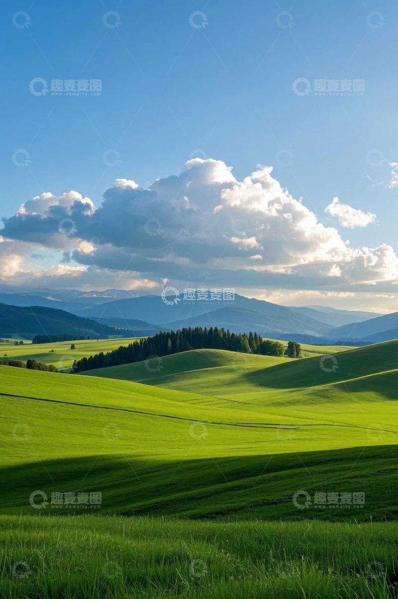 高清大图下载【趣麦麦图】广袤绿色草原与远山风景