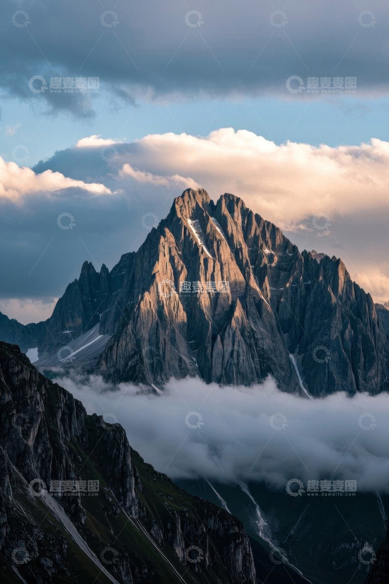 高清大图下载【趣麦麦图】壮丽山峰与云雾自然景观