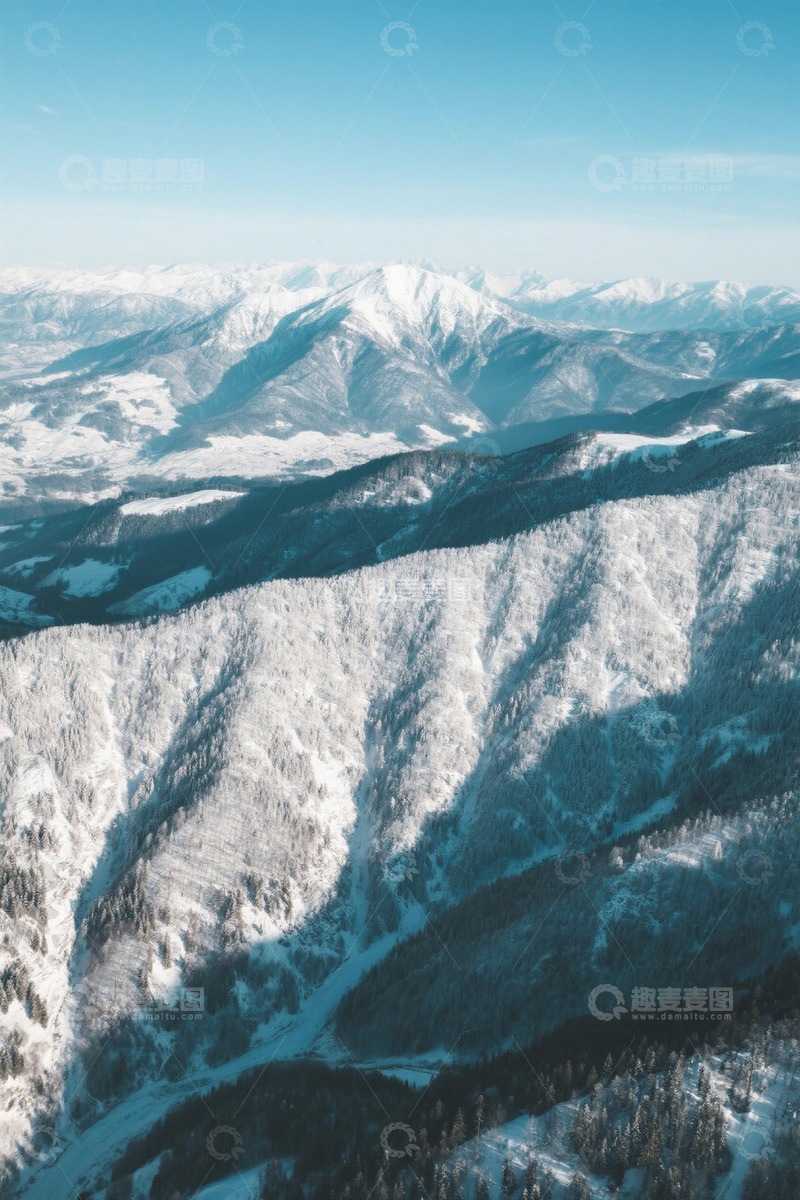 高清大图下载【趣麦麦图】雪山森林自然风光全景