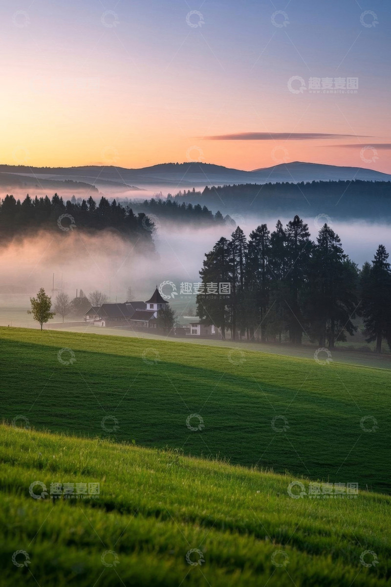 高清大图下载【趣麦麦图】晨雾中的乡村森林风景
