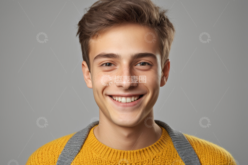 高清大图下载【趣麦麦图】微笑年轻男子肖像特写