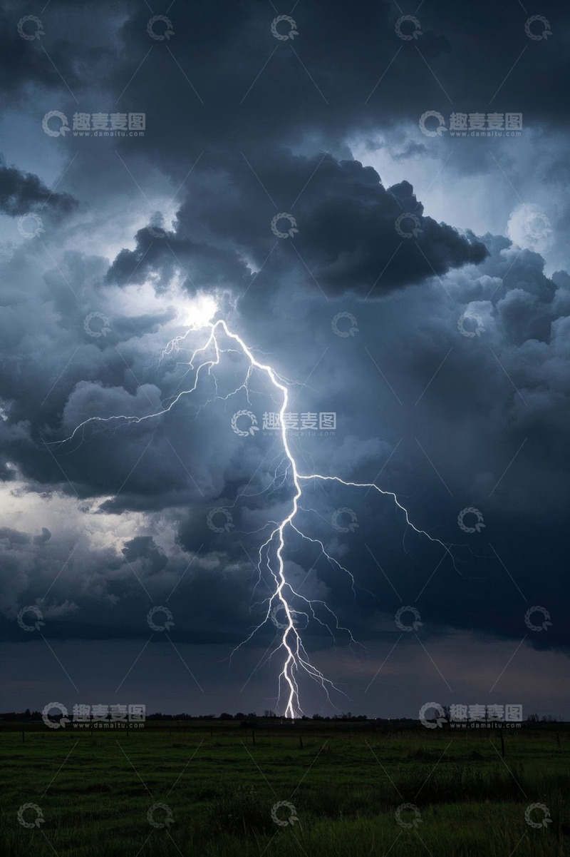 高清大图下载【趣麦麦图】乌云下田野上的闪电景象