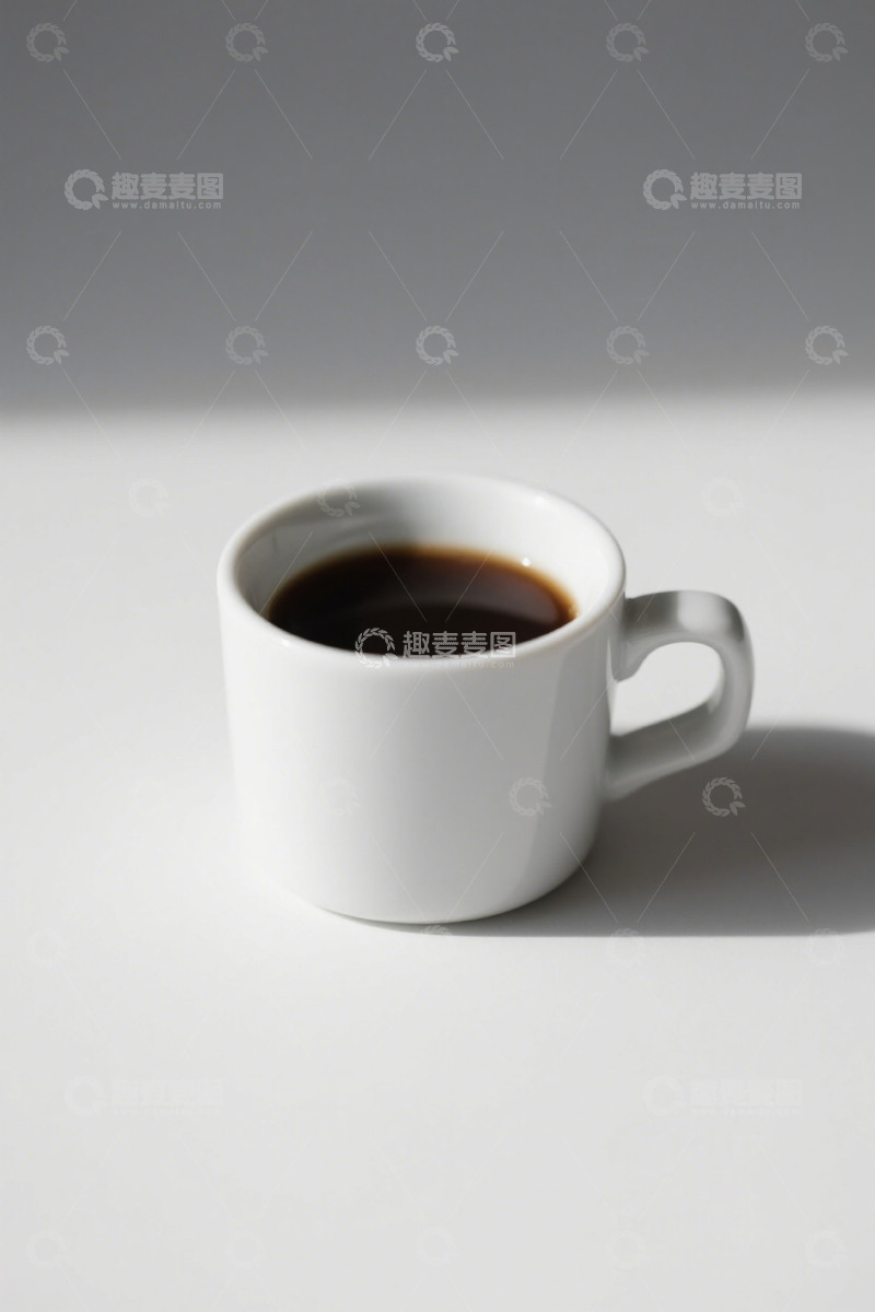 高清大图下载【趣麦麦图】白色杯子装着的黑咖啡