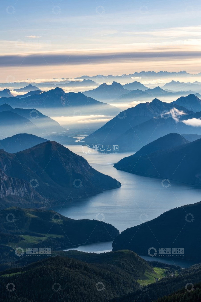 高清大图下载【趣麦麦图】山间湖泊远景自然风光