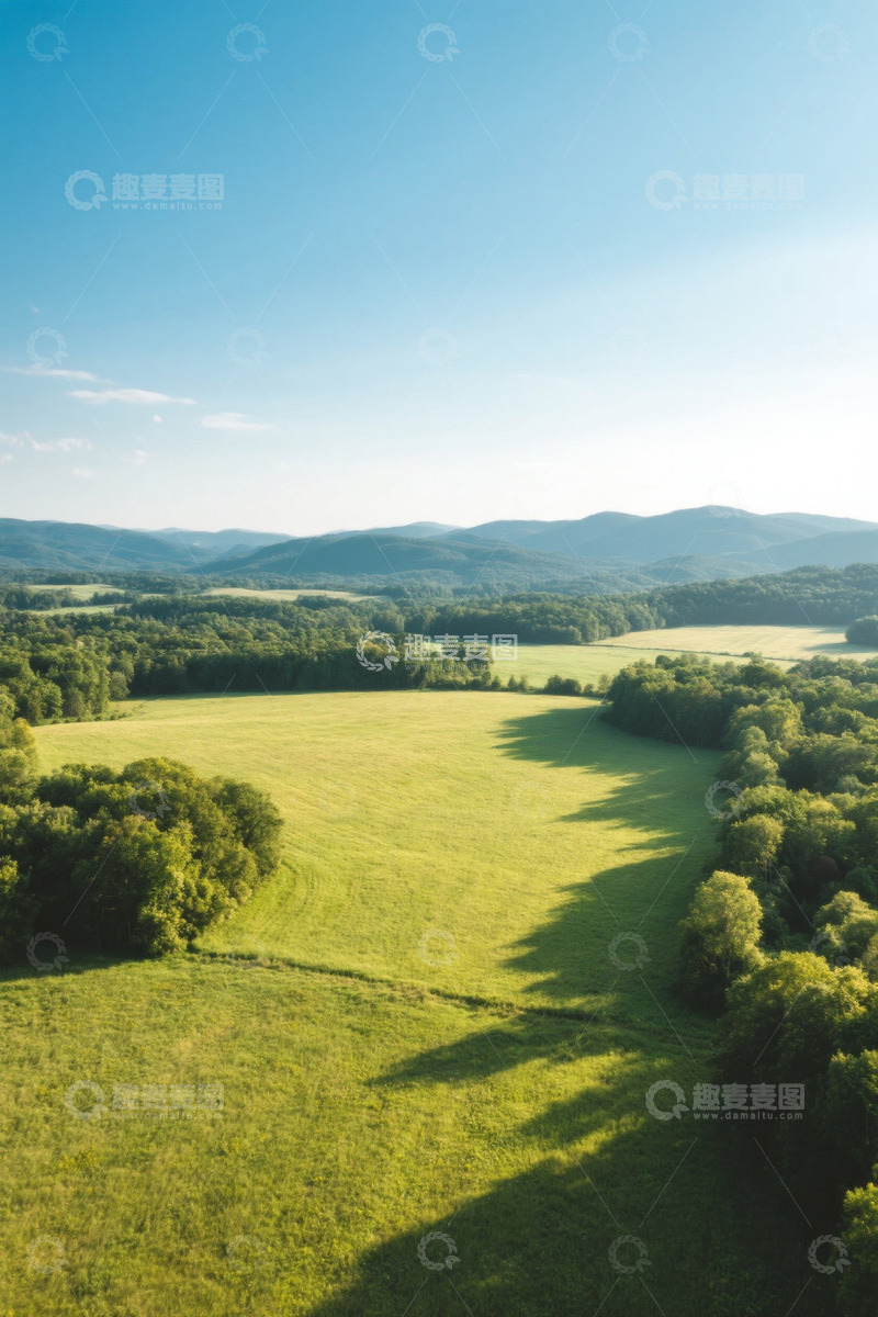 高清大图下载【趣麦麦图】俯瞰绿野与森林自然风光