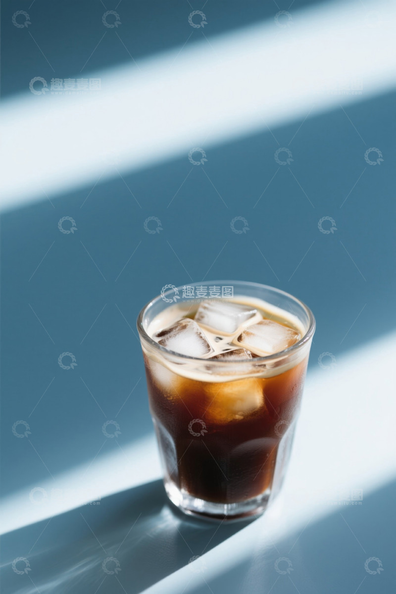 高清大图下载【趣麦麦图】玻璃杯中的冰咖啡饮品