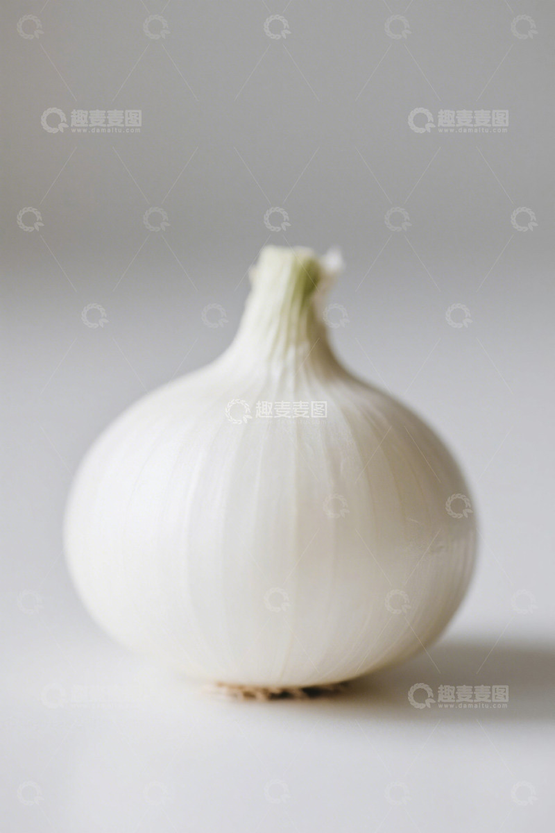 高清大图下载【趣麦麦图】白色背景下的新鲜洋葱