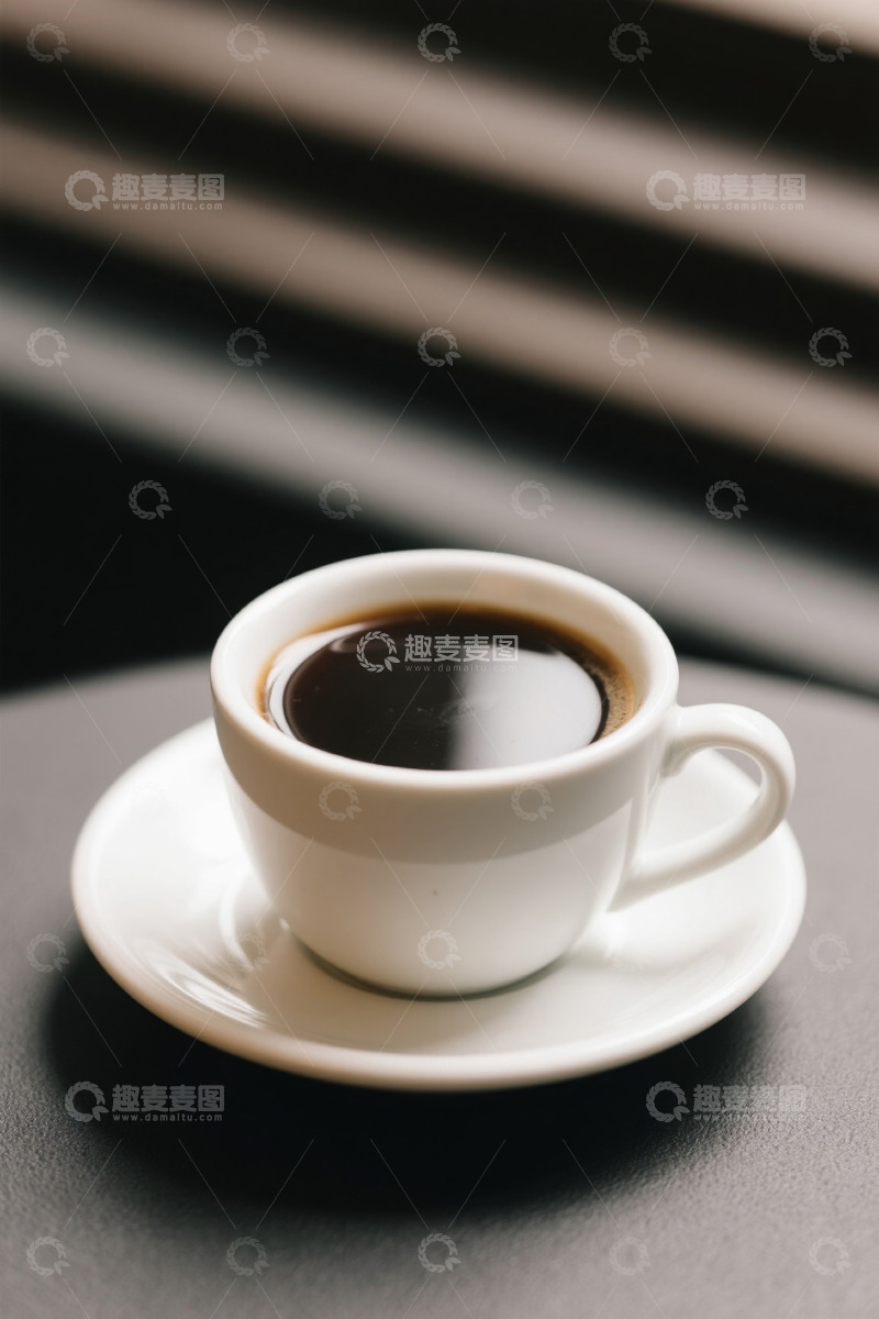 高清大图下载【趣麦麦图】白色杯碟装的黑咖啡特写