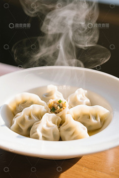 热气腾腾的水饺特写