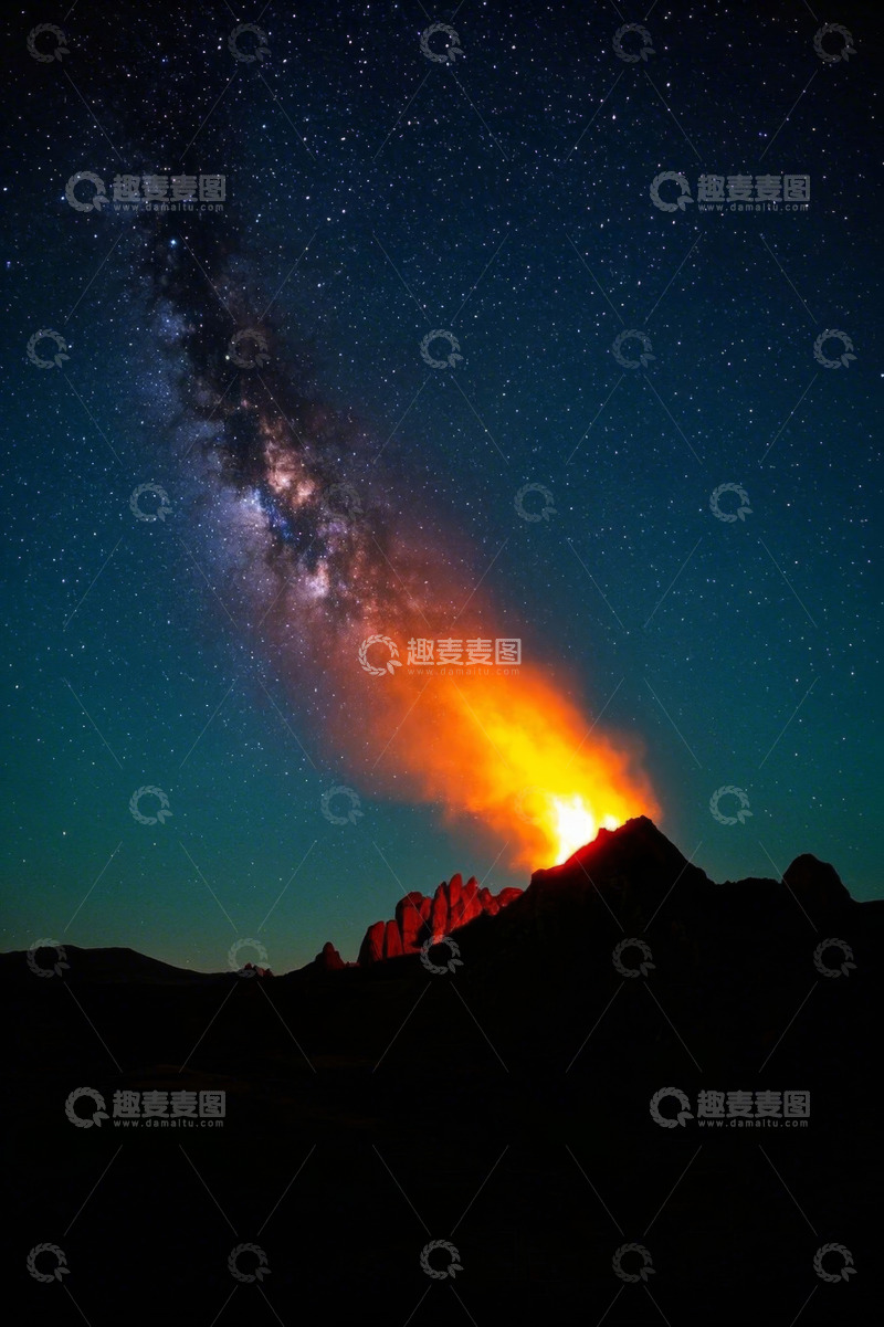 高清大图下载【趣麦麦图】星空下喷发的火山夜景