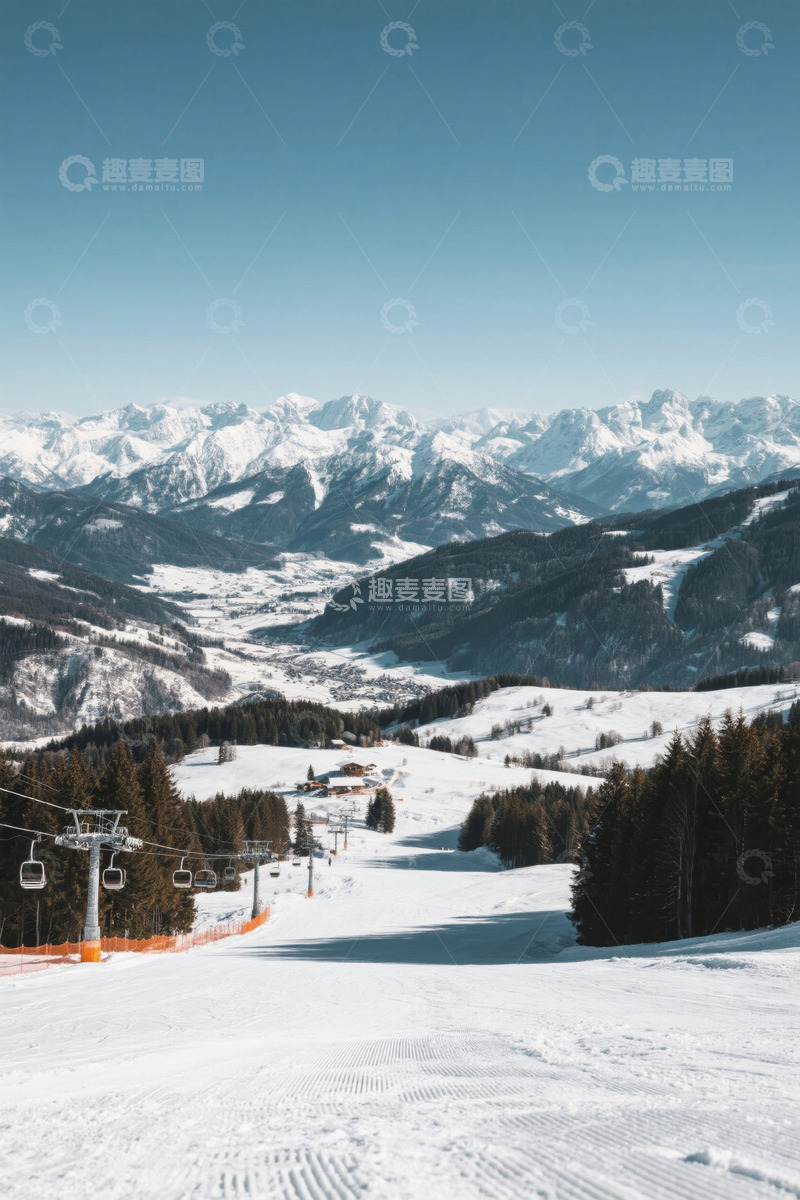 高清大图下载【趣麦麦图】雪山滑雪场全景