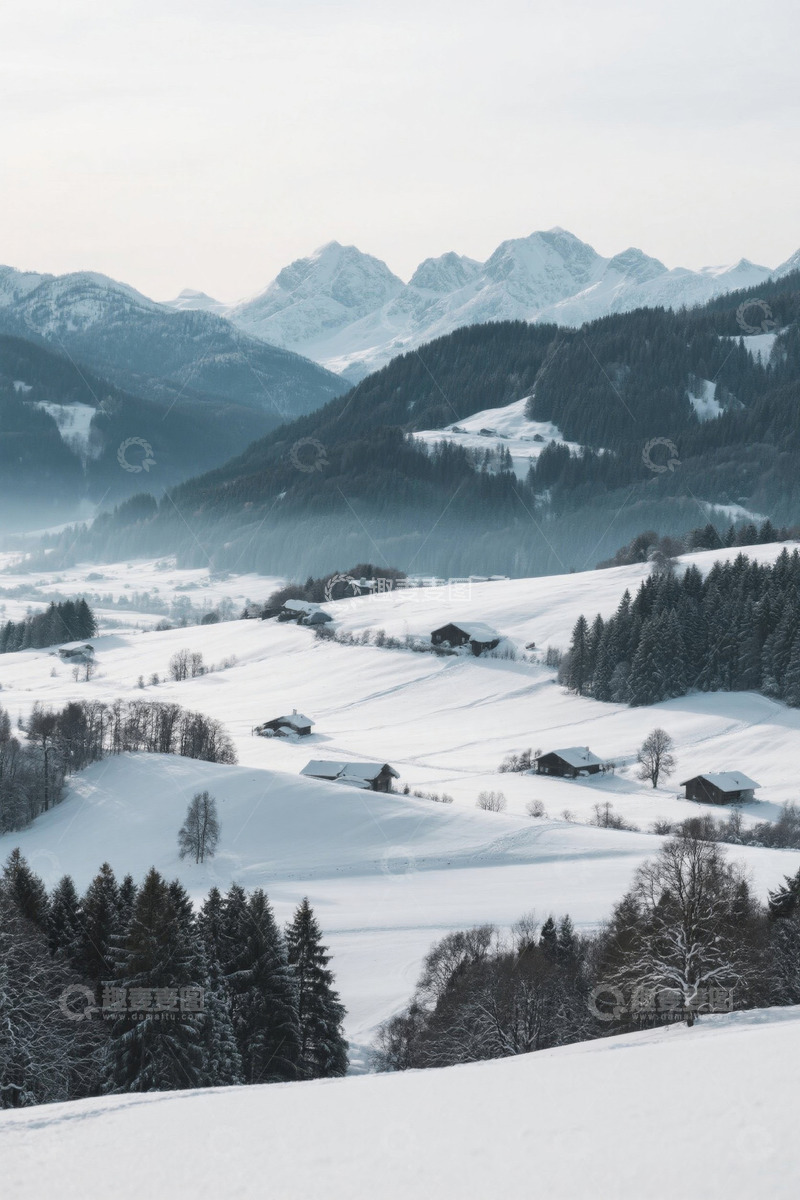 高清大图下载【趣麦麦图】雪山下的森林雪地乡村景象