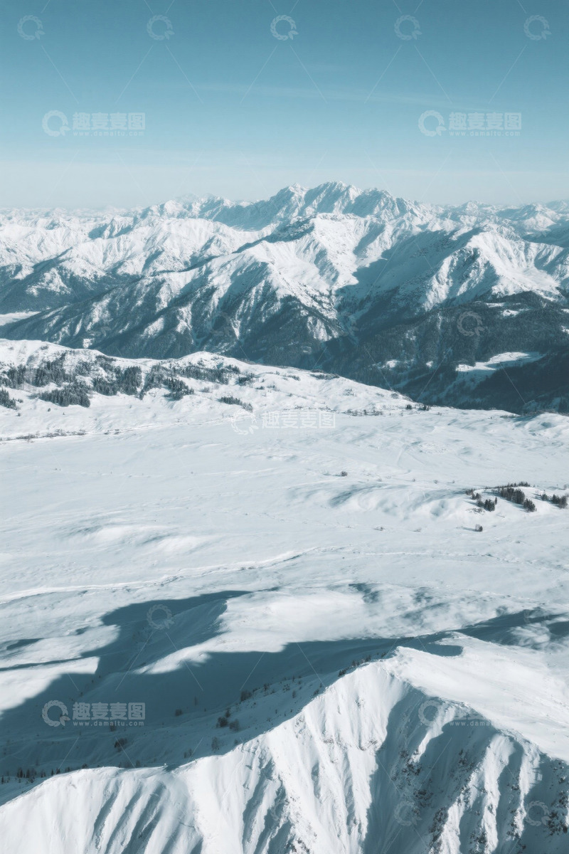 高清大图下载【趣麦麦图】雪覆盖的山脉自然风光