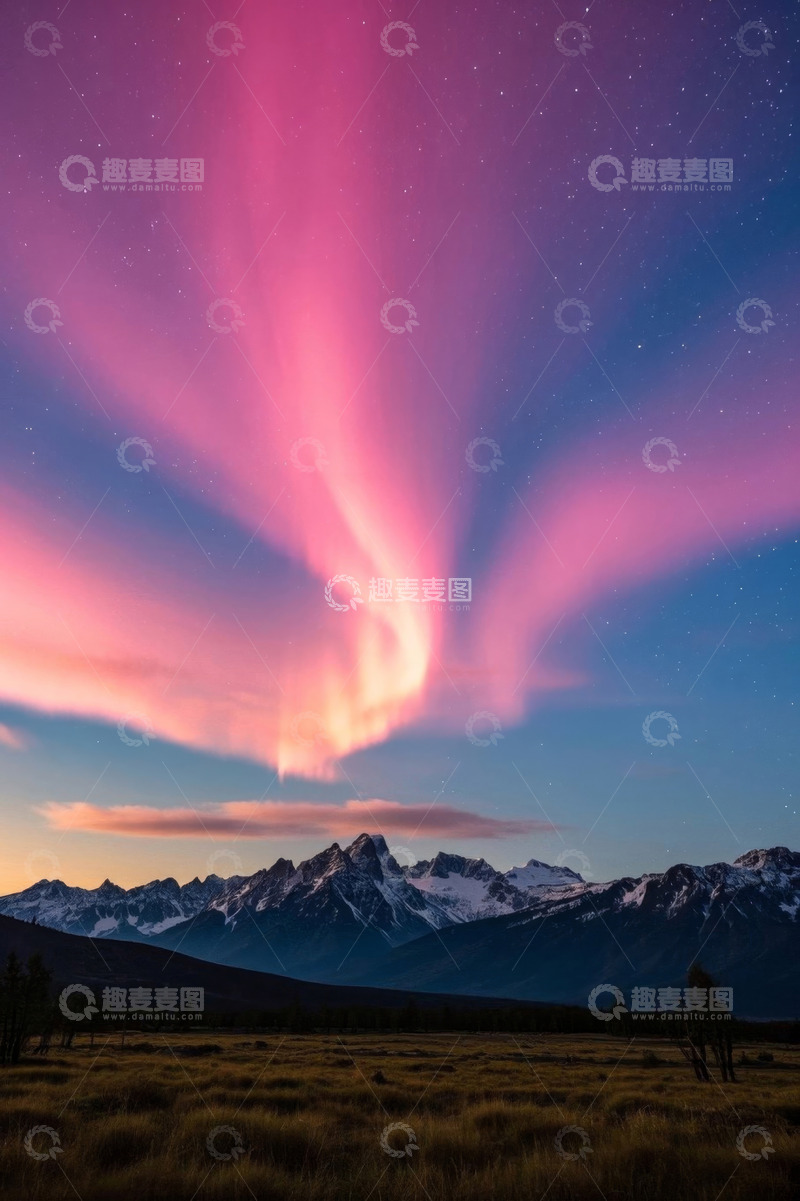 高清大图下载【趣麦麦图】雪山上空的绚丽极光景象