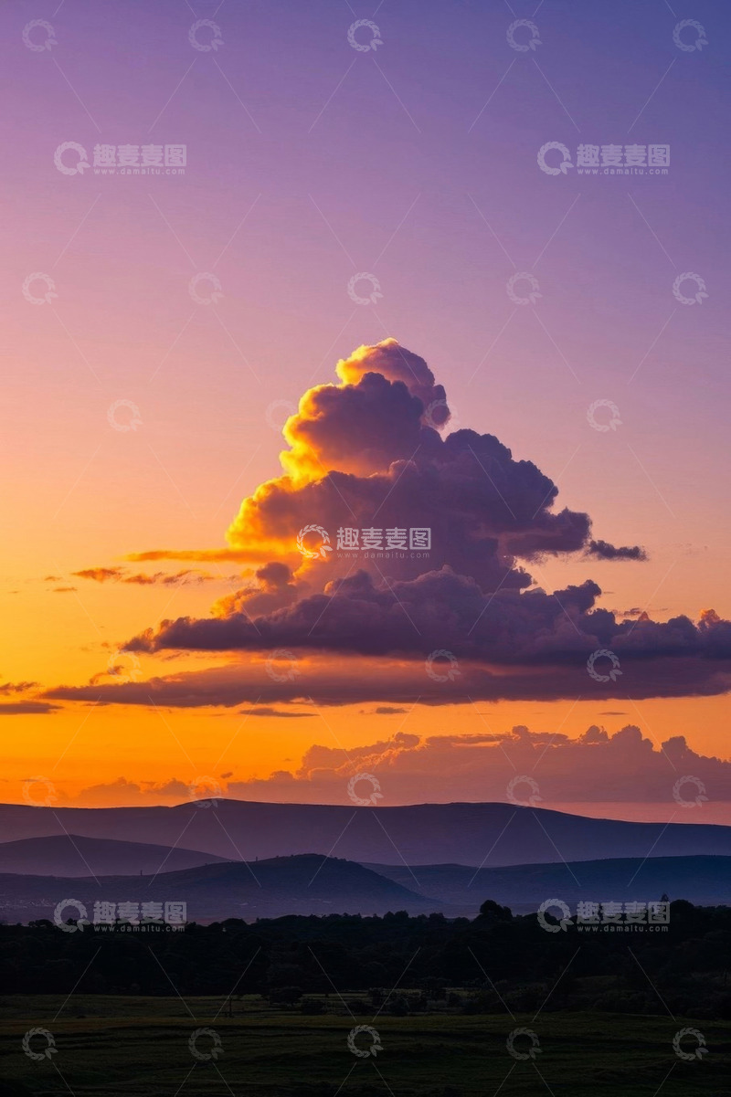 高清大图下载【趣麦麦图】日落时分天边的壮丽云彩